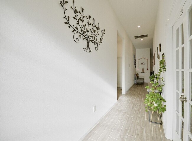 Building Photo - 9407 Camden Clf Ct