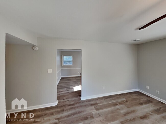 Building Photo - 3700 Braden Dr