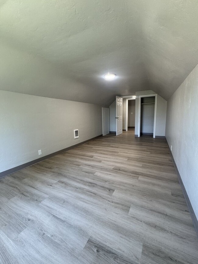 Building Photo - (OCK) 3-Bed 1-Bath Fully Renovated Home