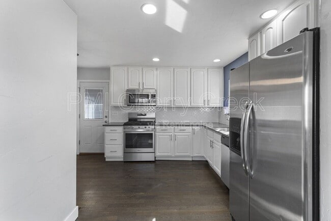 Building Photo - 1010 Newton St