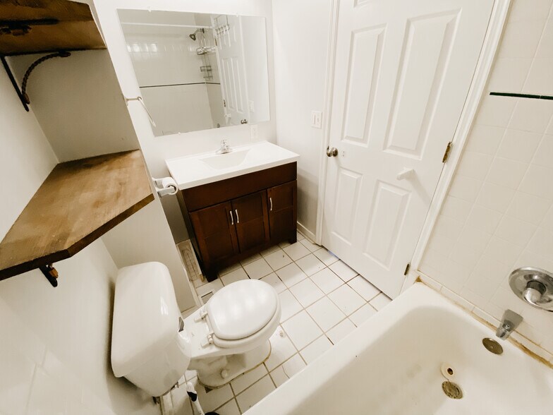 Building Photo - 805 Mountain Creek Rd