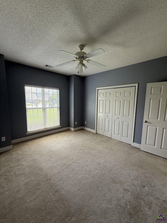 Building Photo - 106 Haven Crest