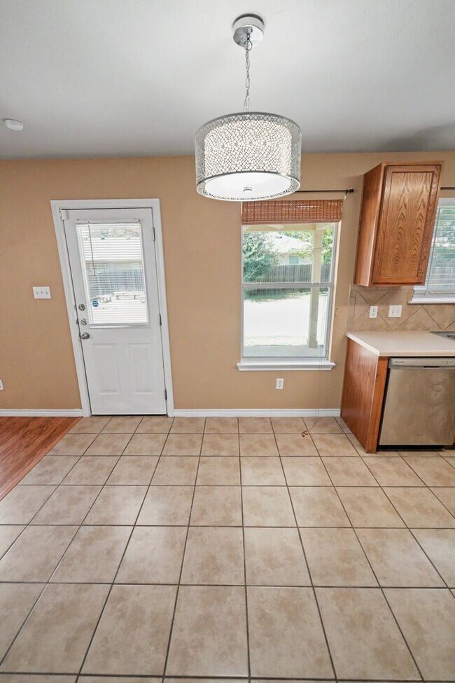 Building Photo - Spacious Cibolo Home Near Steele High School - Realtor Commission: $500