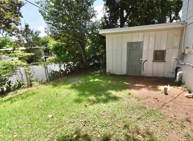 Building Photo - 437 W 6th Ave