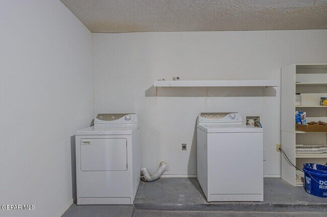 Building Photo - 11105 La Quinta Pl