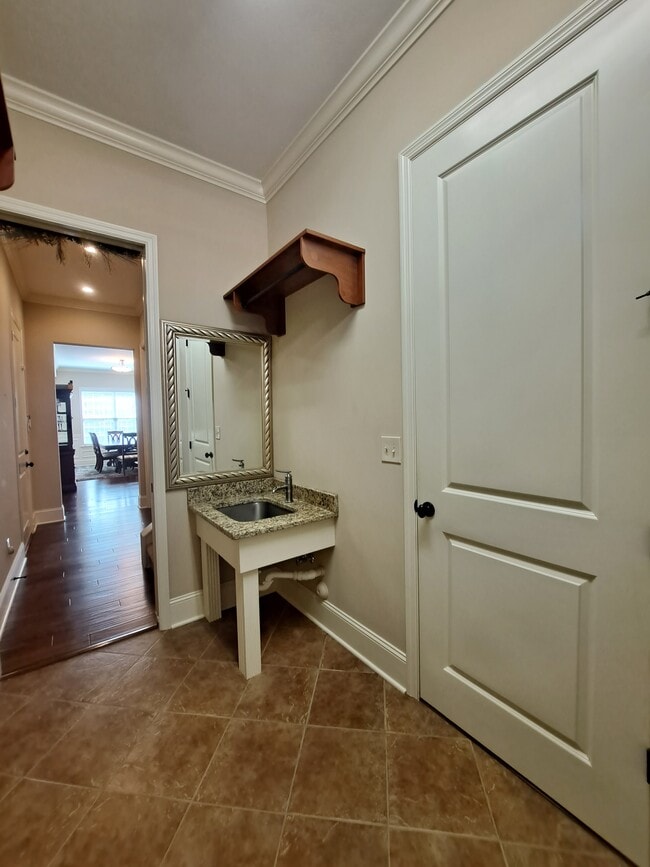 Building Photo - 12170 Inglecrest Ln