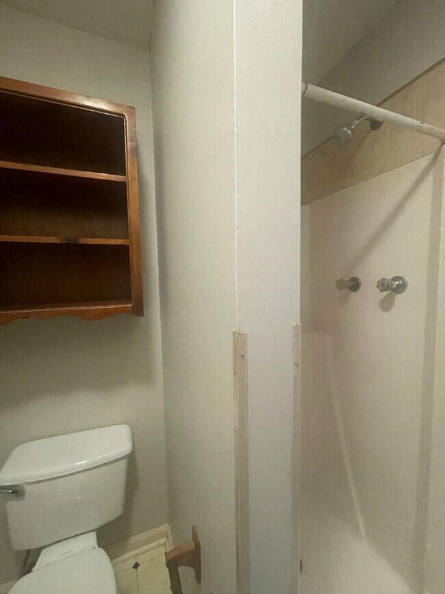 Building Photo - 743 Orange St