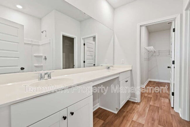 Building Photo - 376 Tiliwa St