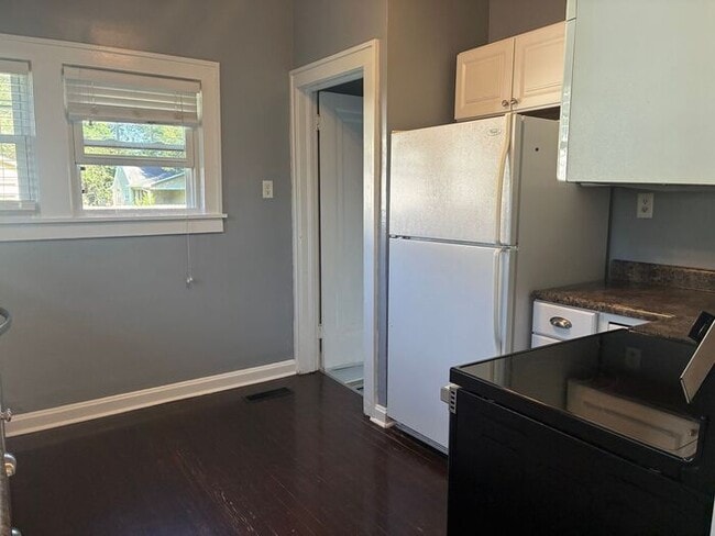 Building Photo - Charming North Side 2 Bedroom Home Near ISU Memorial Stadium!