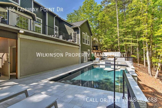 Building Photo - 786 Fairway Point Dr