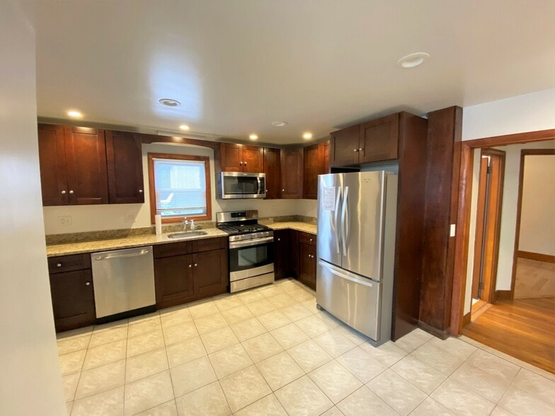 Building Photo - 51 Aldie St