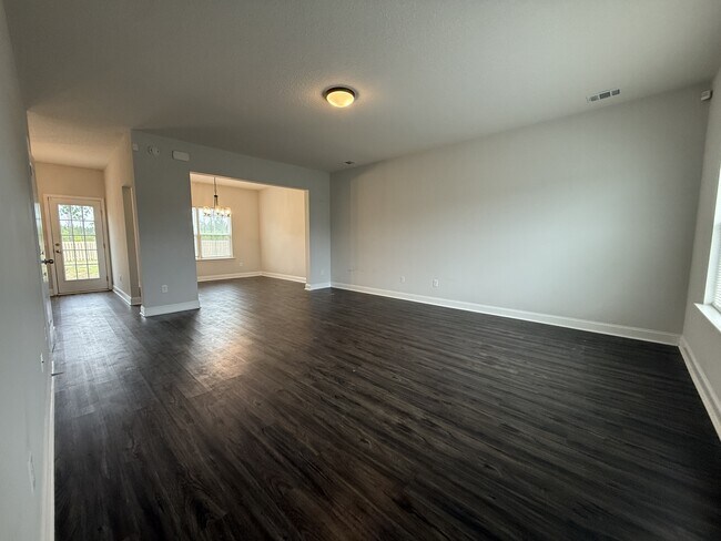 Building Photo - 345 Mcclelland Lp NE