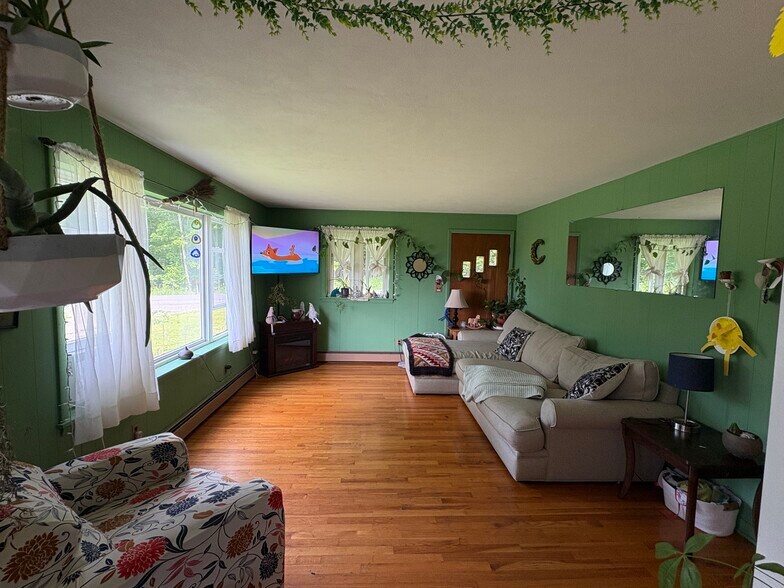 Living room - 132 Piper Rd