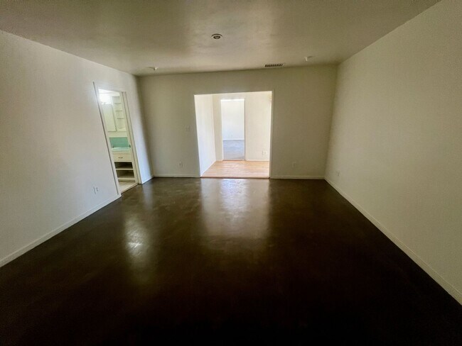 Building Photo - 56769 Joshua Dr