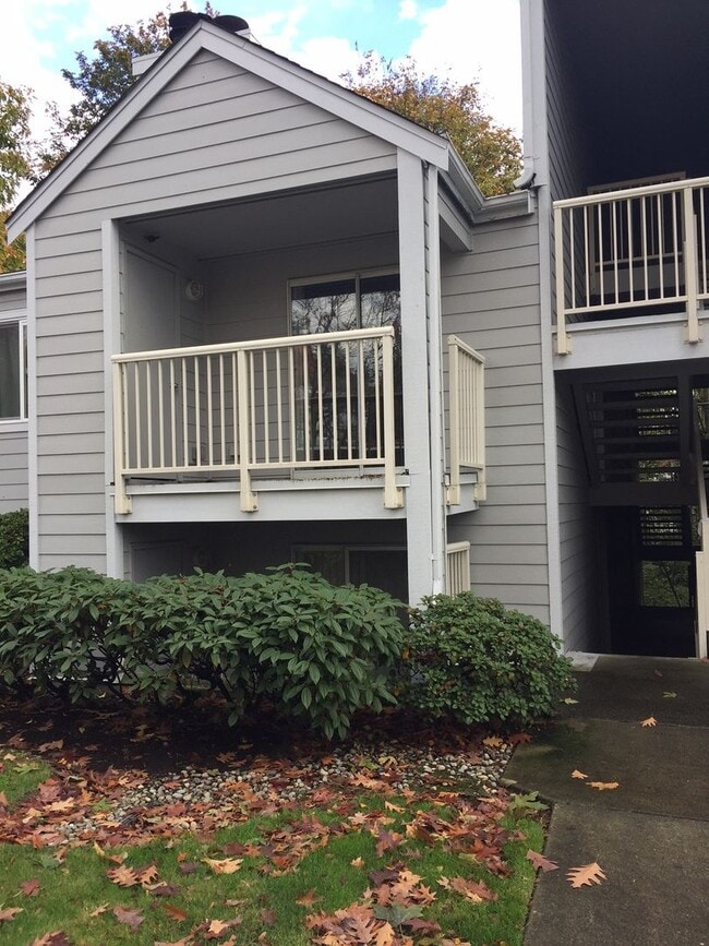 Building Photo - 2 Bed 1 Bath Condo Renton Highlands