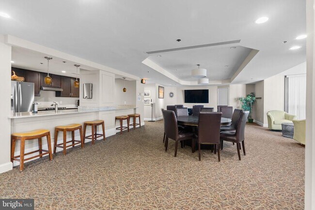 Building Photo - 900 N Stafford St