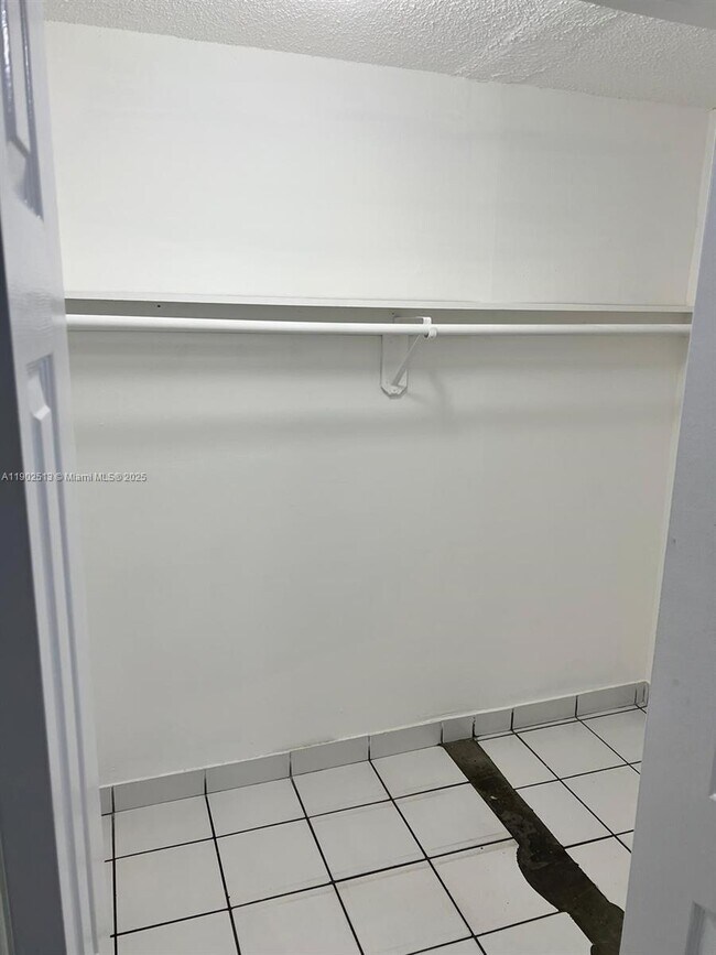 Building Photo - 30 E 12th St