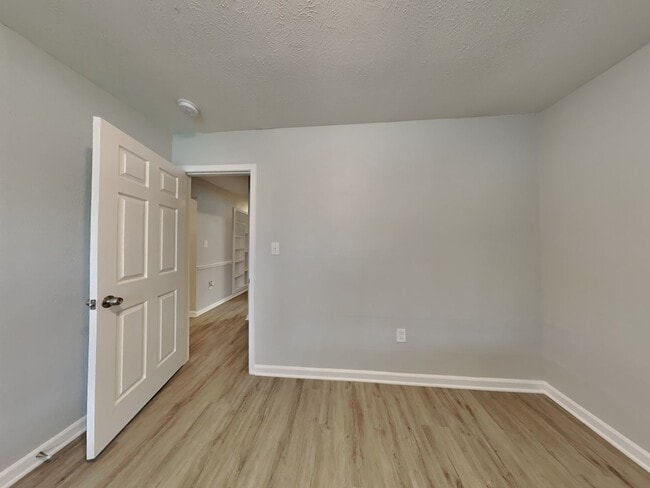 Building Photo - Move-In Ready 4BR Home in Arlington | Sunroom & Large Yard near DFW