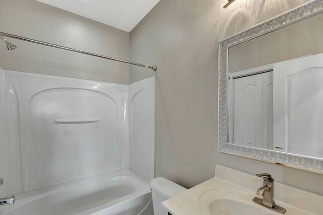 Building Photo - Lakes of Summerville