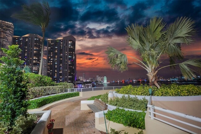 Building Photo - 808 Brickell Key Dr