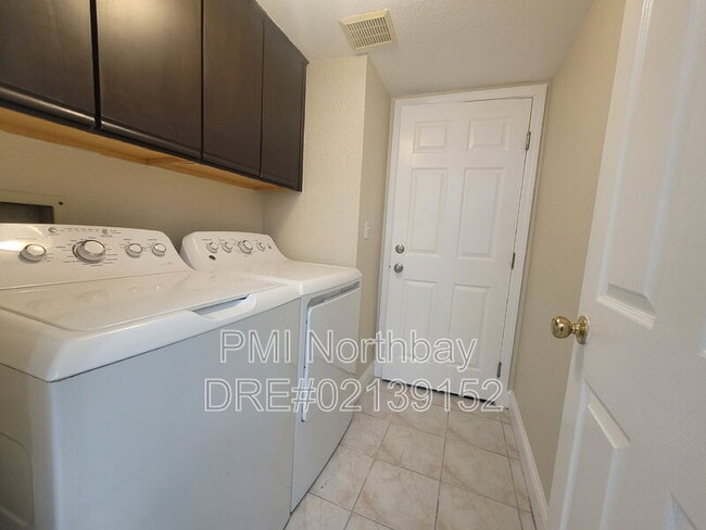 Building Photo - 239 Brookside Dr