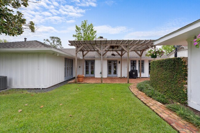Building Photo - 6158 Burgoyne Dr.