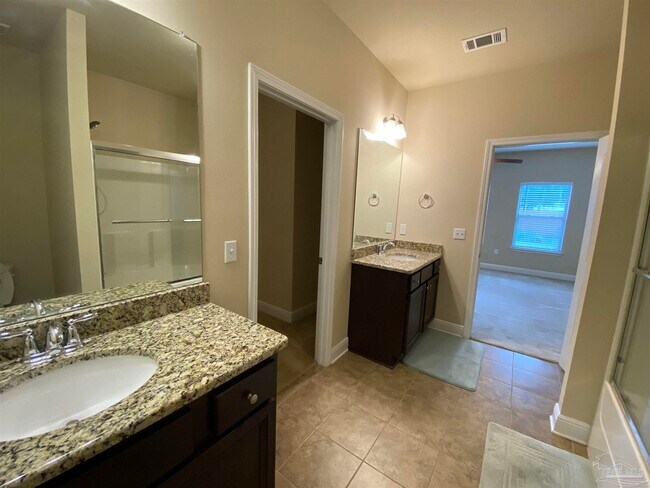 Building Photo - 2486 Redford Dr