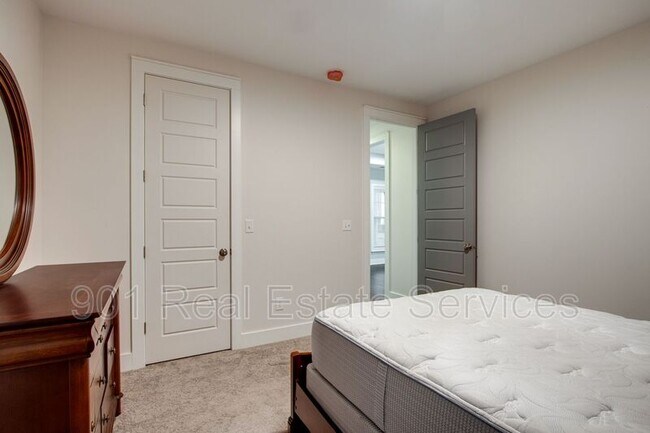 Building Photo - 1188 Faxon Ave