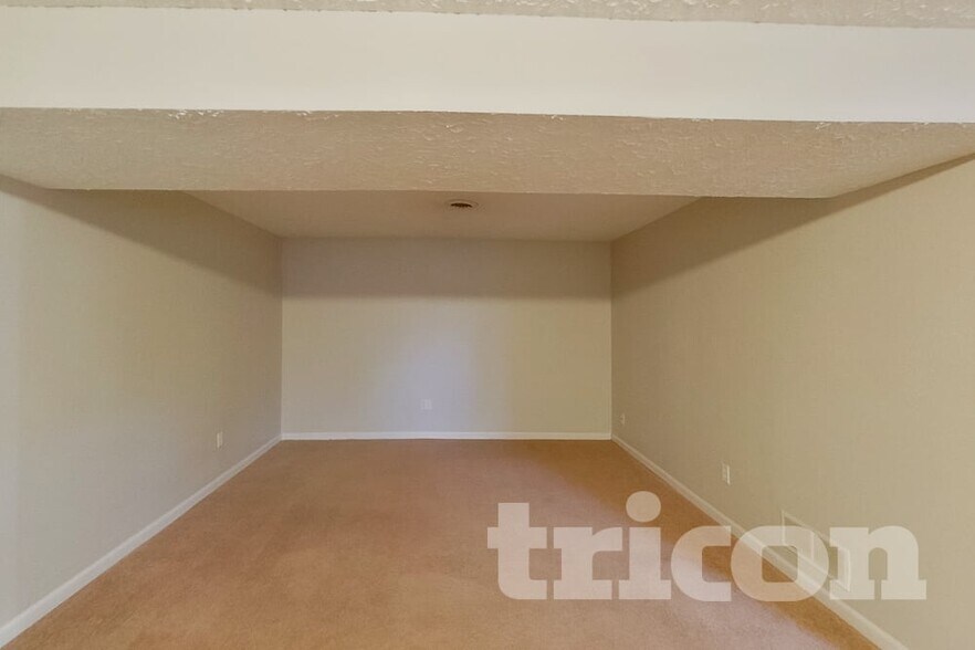 Building Photo - 1563 Park Ridge Ln