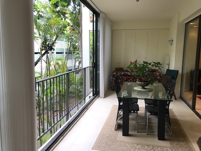 Dining lanai - 4999 Kahala Ave