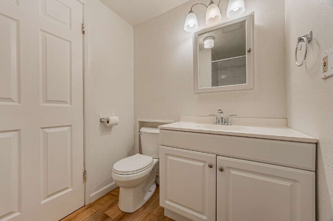 Building Photo - Five-bedroom in Kent, Scenic Hill Neighbor...