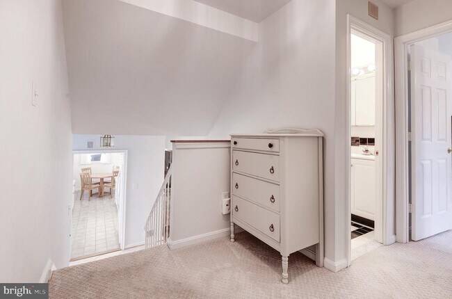 Building Photo - 8805 Honeybee Ln