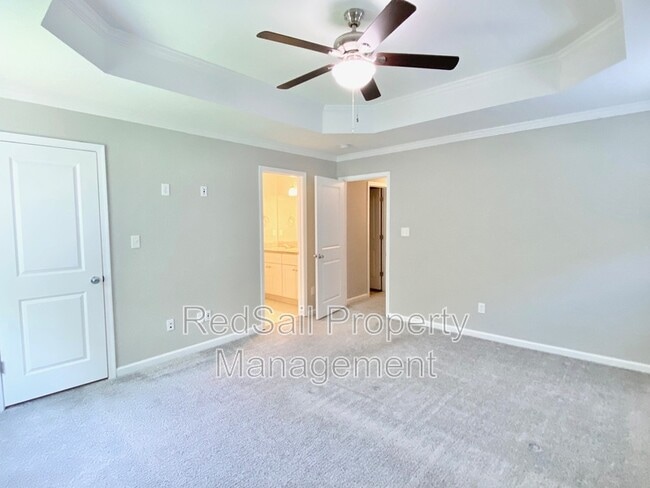 Building Photo - 616 Battery Ave