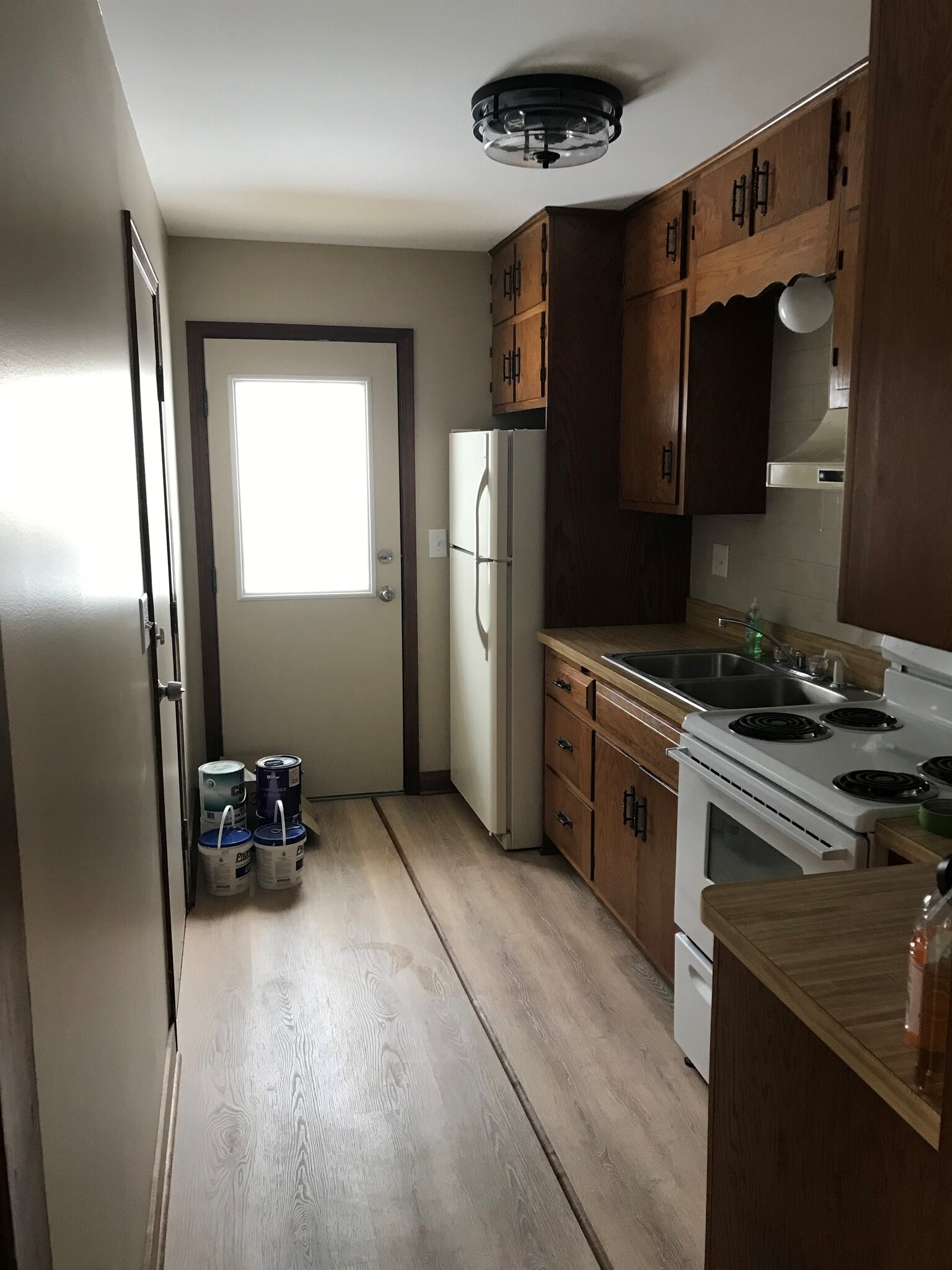 Kitchen - 654 Eletson Dr