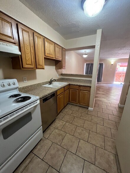 Building Photo - 3243 Nacogdoches Rd