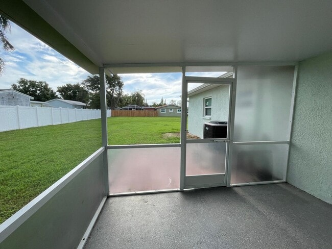 Building Photo - Adorable Apollo Beach Home for Rent   Brin...