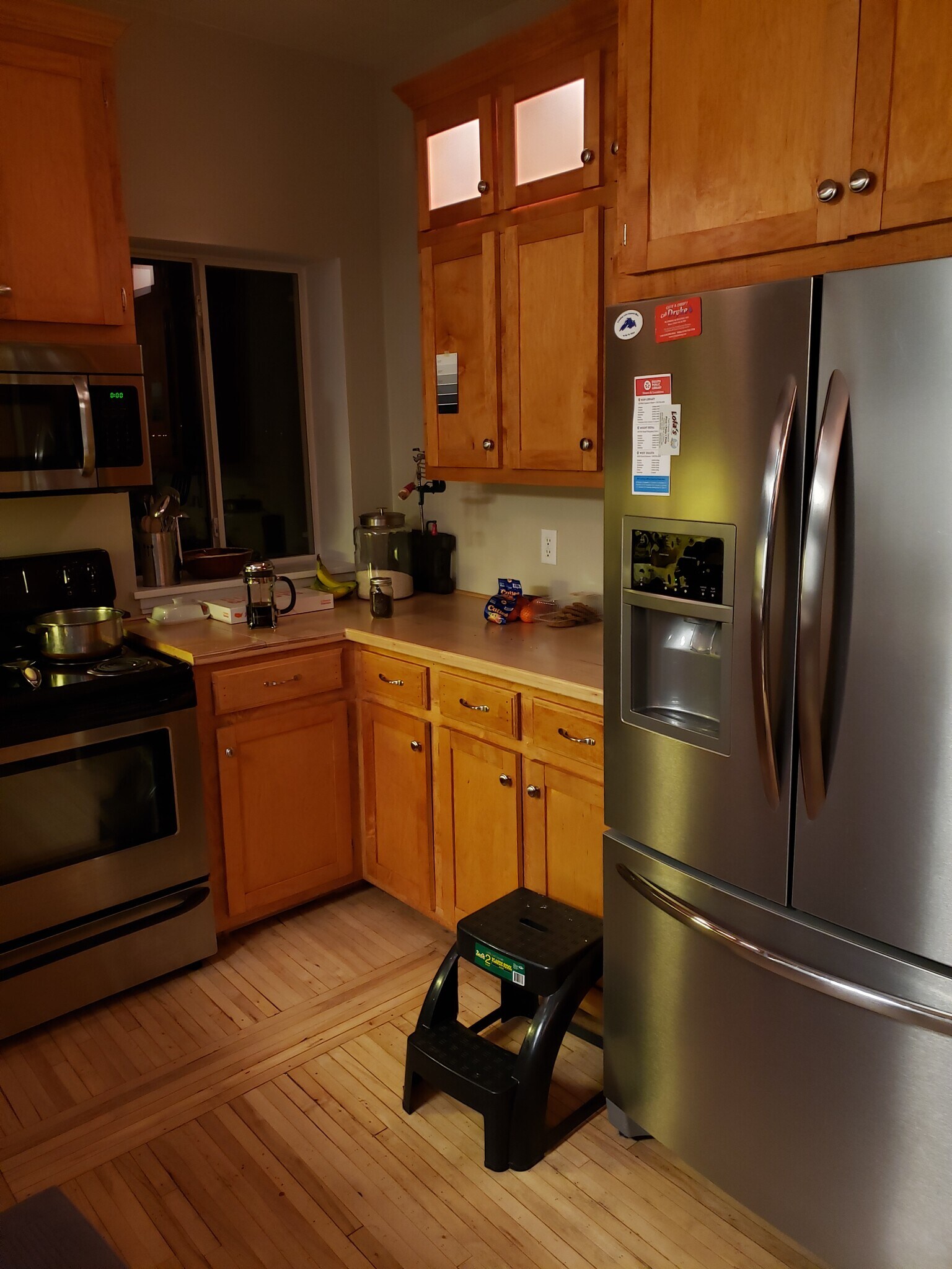 Building Photo - 1120 E 6th St