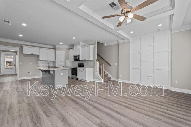 Building Photo - 202 Linsmore Ave