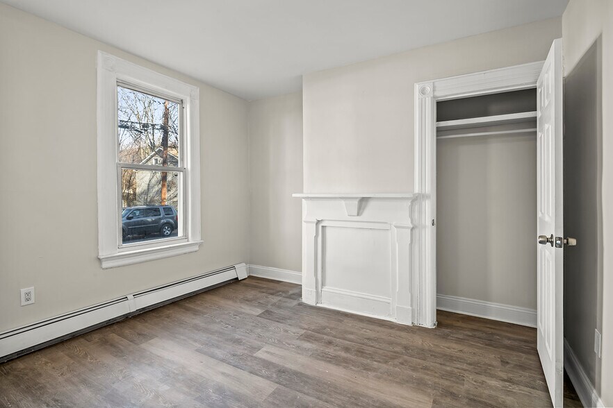 Building Photo - 202 N 1st St