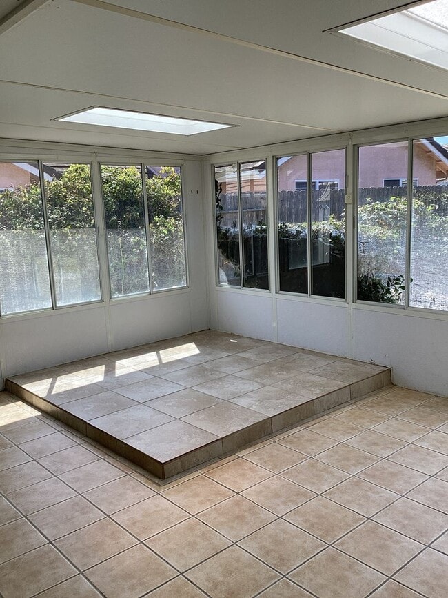 Building Photo - Centrally Located Home in Kitty Hawk