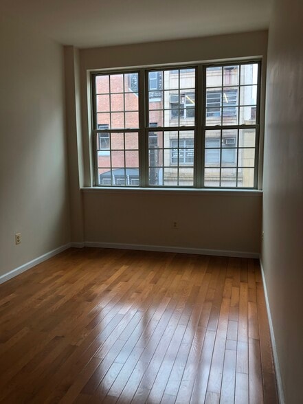 Building Photo - 725 Sansom St