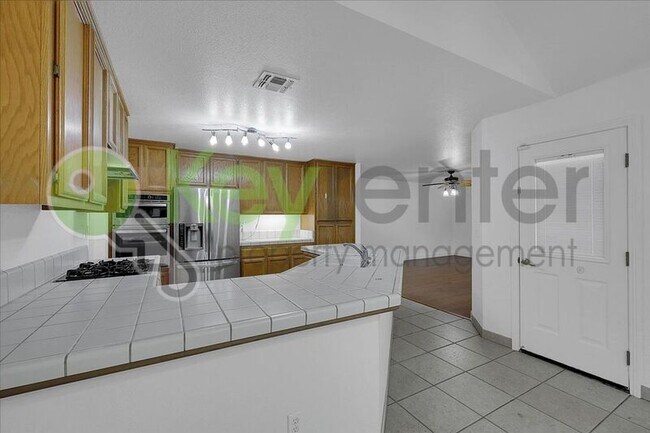 Building Photo - 1330 Kingswood Dr