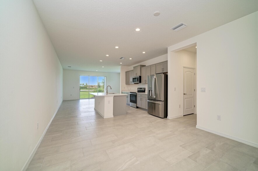 Building Photo - 2206 Washington Palm Ct