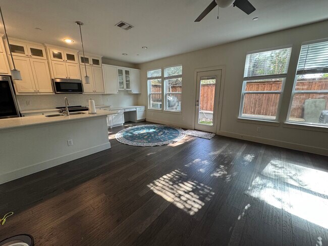 Primary Photo - 2129 Lovedale Ave