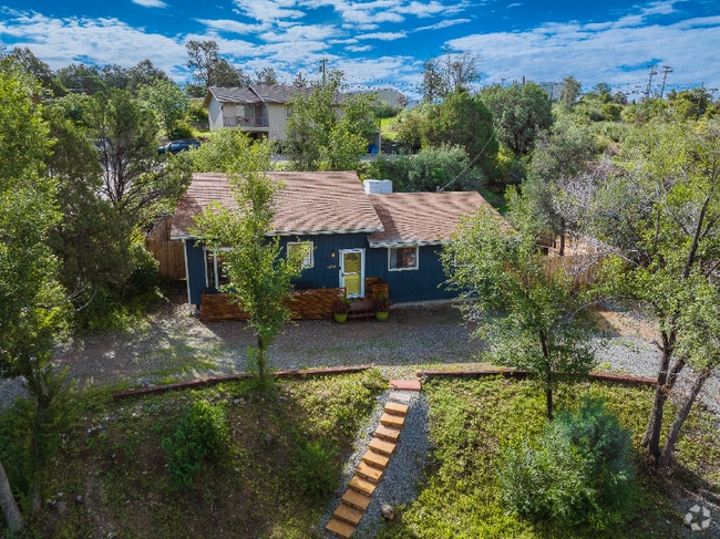 Building Photo - 2807 Willow Creek Rd
