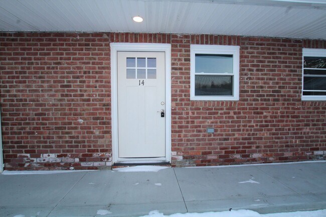 Building Photo - Beautifully remodeled and completed 1 bedroom apartment.  FREE MONTH OF RENT!*