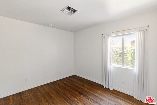 Building Photo - 5723 Stansbury Ave