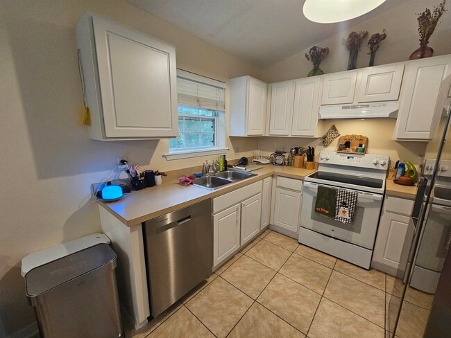 Building Photo - 985 Cooper St