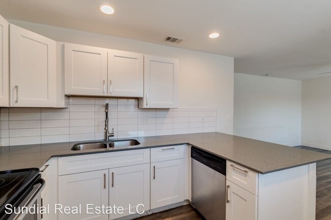 Building Photo - 3120-3130 N 39th St