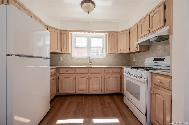 Building Photo - 3166 Spencer Dr